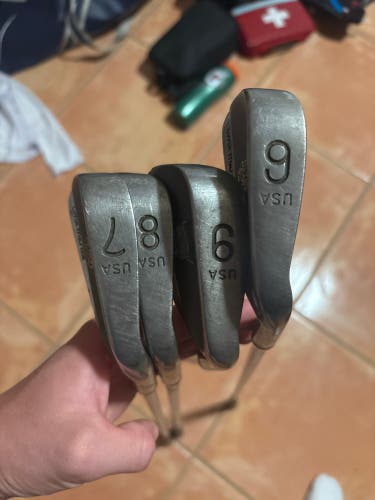 Men's Lynx Right Handed Iron Set Regular Flex 4 Pieces (Used)