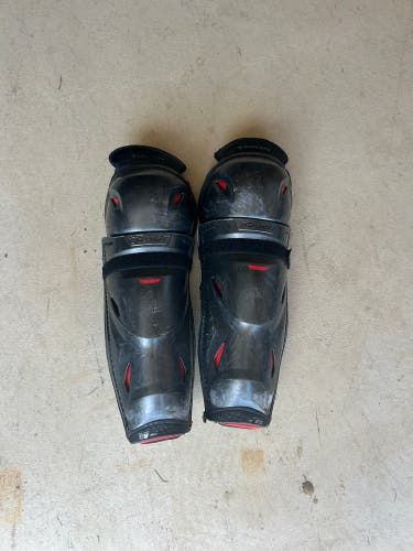 Senior Bauer Vapor 15" Shin Pads (Used)