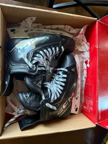 CCM JetSpeed Hockey Skates Regular Width Size 6.5 (New)