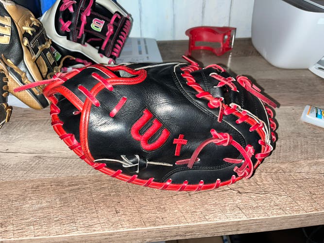 Custom a2000 Wilson RH Catcher's Glove 32.5" (Used)