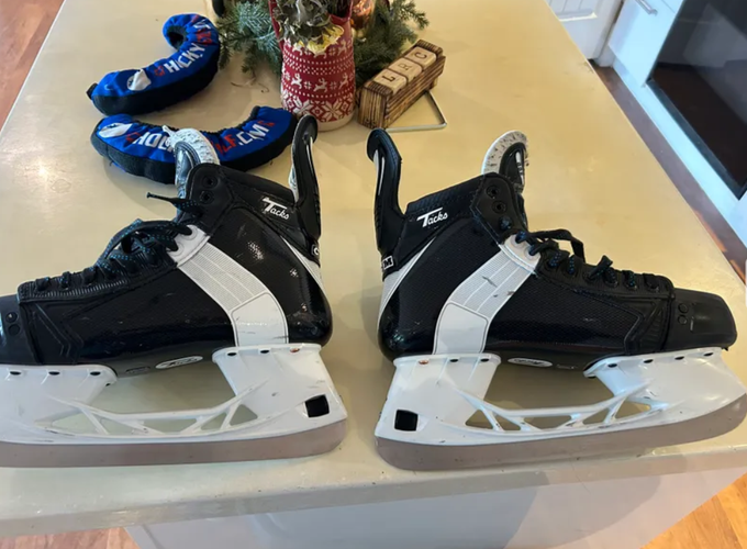 CCM 652 Tacks - Retro - 9.5 Wide
