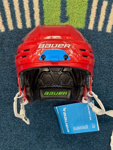 Small Red Bauer Re-Akt 85 Helmet (New)