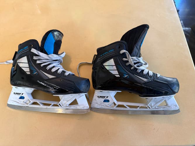 True TF7 Hockey Goalie Skates Regular Width Size 4.5 (Used)