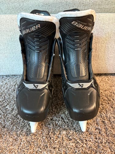 Black 2024 Bauer Supreme Shadow Hockey Skates 9.5 (Used)