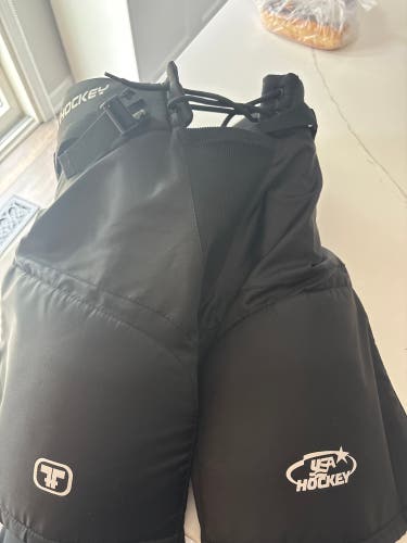 Youth Large Hockey Pants (Used)