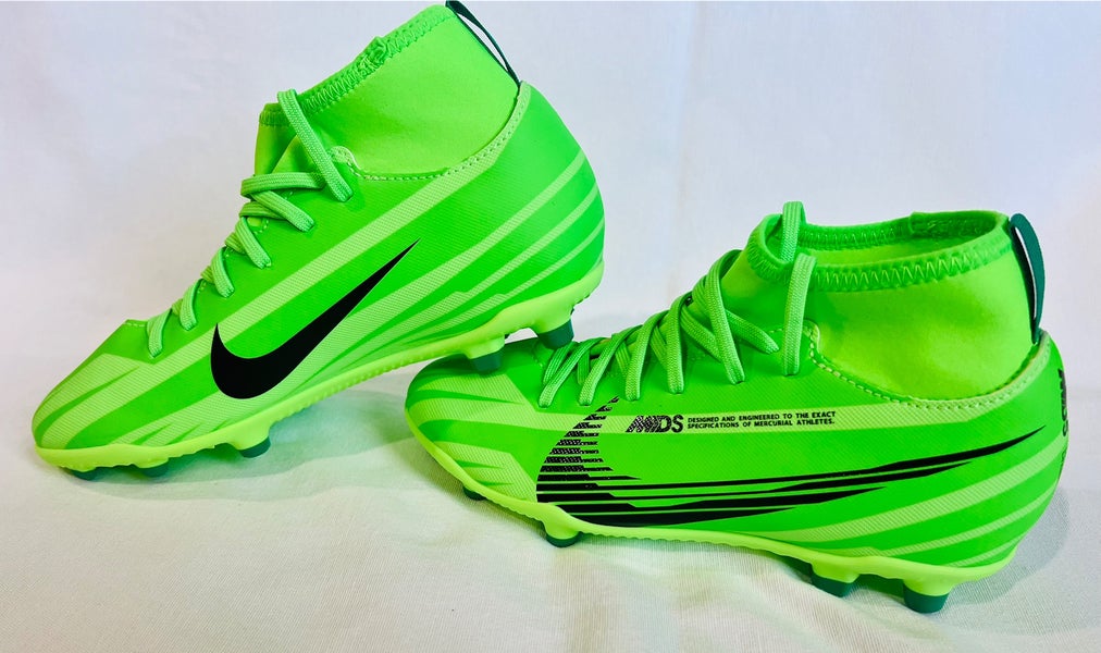 Green Unisex 3.5Y (Big Kids / Youth) Nike Mercurial Superfly Molded Cleats Cleats (New)