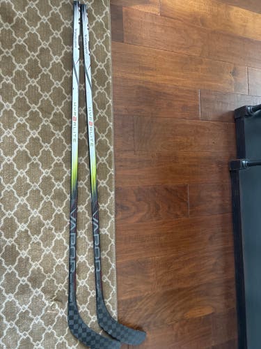 Senior Bauer Vapor Hyperlite 2 Right Handed Hockey Stick P92 70 Flex (Used)