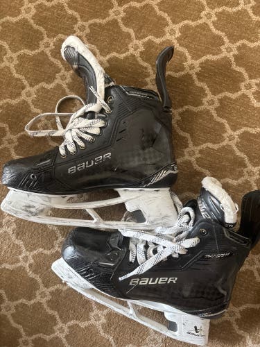 Black 2024 Bauer Supreme Shadow Hockey Skates Regular Width 8 (Used)