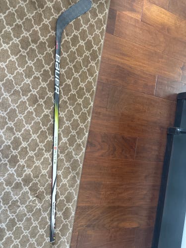 Intermediate Bauer Vapor Hyperlite 2 Right Handed Hockey Stick P88 65 Flex (Used)