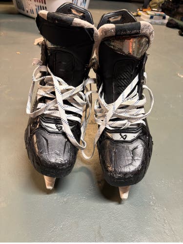 2024 Bauer Supreme Shadow Hockey Skates Regular Width Pro Stock 9.5 (Used)