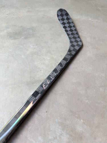 Senior Bauer Vapor Flylite Left Hand Hockey Stick P28 82 Flex Pro Stock (Used)