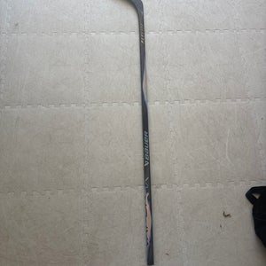 Senior Bauer Vapor Flylite Right Handed Hockey Stick P28 70 Flex (Used)