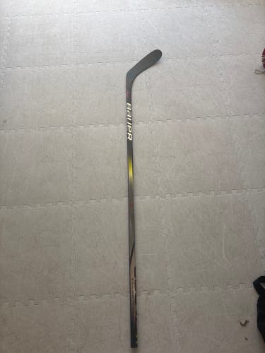 Senior Bauer Vapor Hyperlite 2 Right Handed Hockey Stick P28 70 Flex (Used)