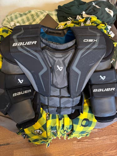 Medium Bauer GSX Goalie Chest Protector (Used)