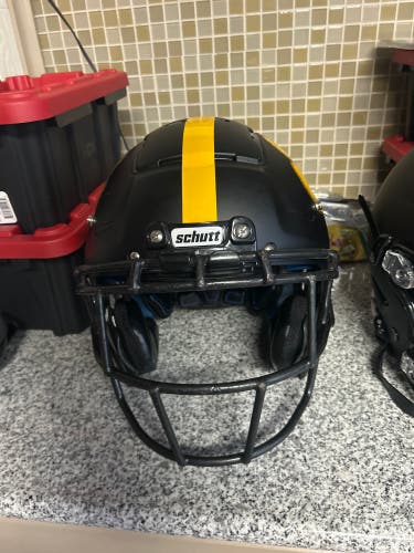 Adult Large Schutt F7 Helmet (Used)