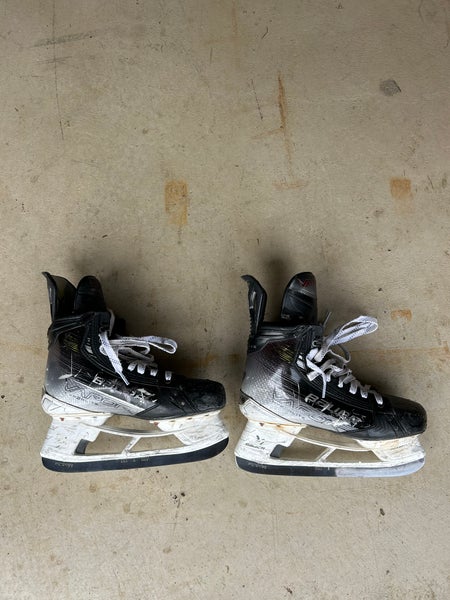 2023 Bauer Vapor Hyperlite 2 Hockey Skates 8.5 (Used)