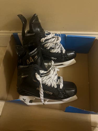 Black Bauer Mach Hockey Skates Regular Width Pro Stock 7.5 (New)