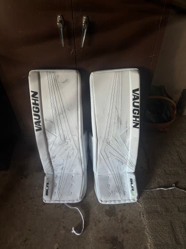 34" Vaughn SLR4 Goalie Leg Pads (Used)