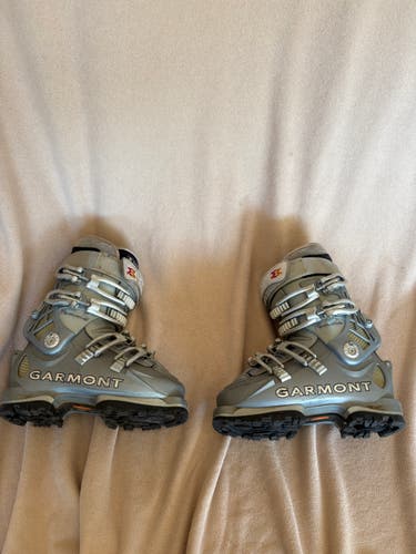 Mondo 23 & 23.5 Women's Garmont Alpine Touring Femme Ski Boots (Used)