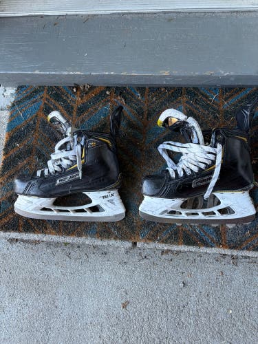 2018 Bauer Supreme 2S Hockey Skates Regular Width 8.5 (Used)