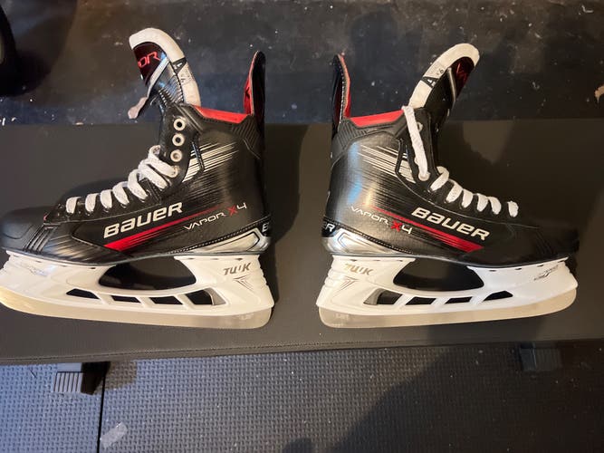 2023 Bauer Vapor X4 Hockey Skates 9.5 (Used)