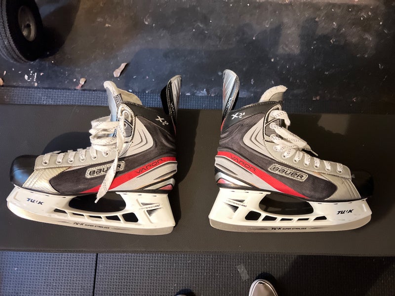 2011 Bauer Vapor X2.0 Hockey Skates Regular Width 10.5 (Used)