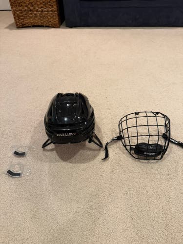 Medium Bauer Re-Akt 150 Helmet (New) with Cage
