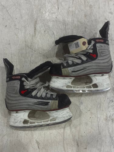 Junior Bauer Vapor SFL Hockey Skates Size 2.5 (Used)