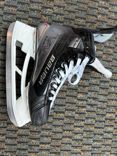 Black/Gray 2021 Bauer Hockey Skates Wide Width 9.5 (Used)
