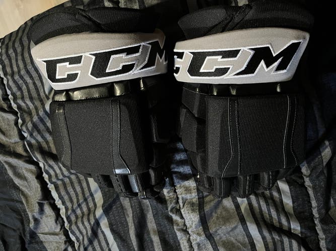 CCM HGCLPP Gloves 15" Pro Stock (New)