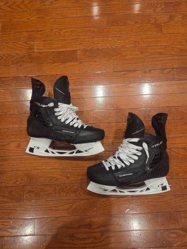 True Custom SVH X5 Hockey Skates Regular Width 9.5