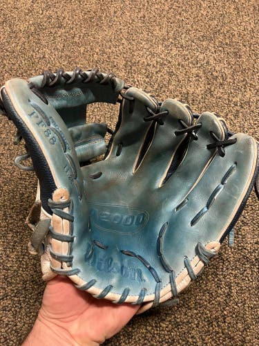 Wilson A2000 RH Infield Glove 11.25" (Used)