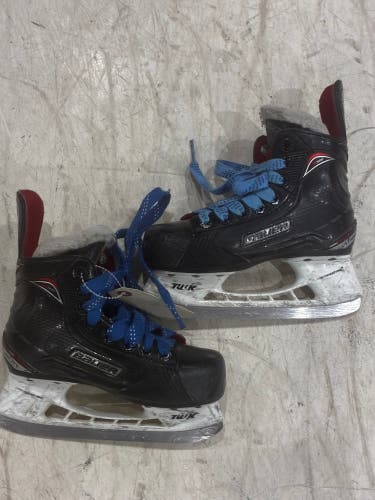 Youth Bauer Vapor X500 Hockey Skates 12 (Used)