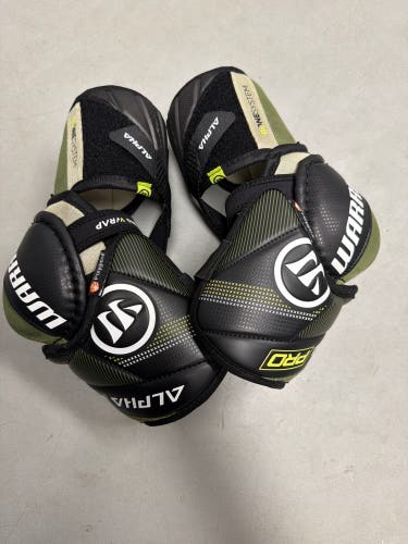 Senior Medium Warrior Alpha Pro Elbow Pads (Used)