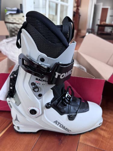 Atomic 25 / 25.5 Women's Backland Carbon Alpine Touring Ski Boots Medium Flex (New)
