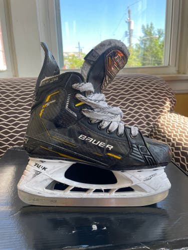 Bauer Supreme M5 Pro Hockey Skates Regular Width Size 3 (Used)