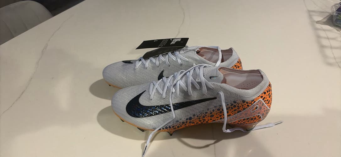 White Unisex Size M 9.0 (W 10.0) Nike Mercurial Vapor Cleats (New)