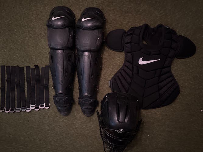 Black Nike Diamond Elite Catcher's Set size 15 w/ force 3 helmet