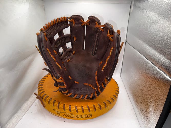 Infield RH Nokona X2 ELITE Baseball Glove 11.75" (Used)