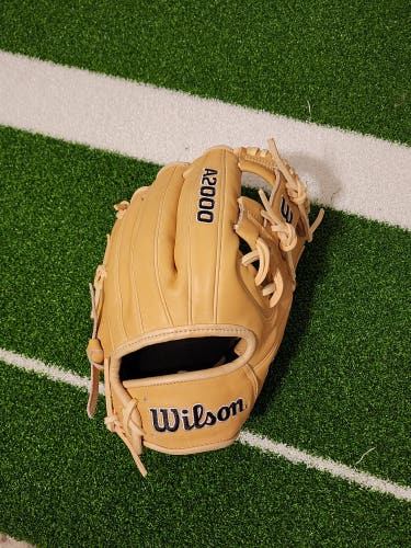 2025 Wilson RH Infield A2000 Baseball Glove 11.5" (New)