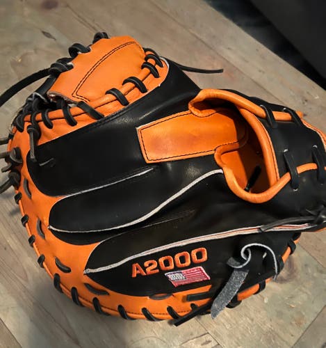2025 Wilson A2000 RH Catcher's Baseball Glove 34" (New)