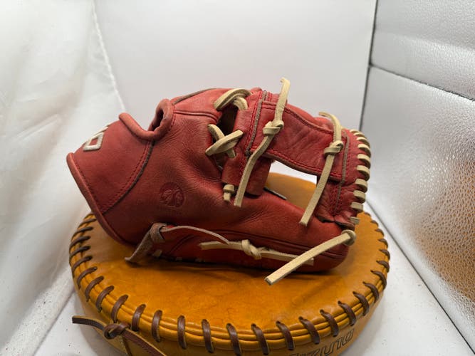 Infield RH Nokona SKN Baseball Glove 11.5" (Used)