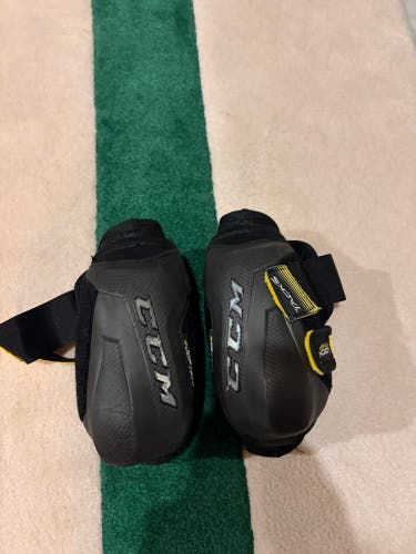 Senior Large CCM Tacks 7092 Elbow Pads (Used)