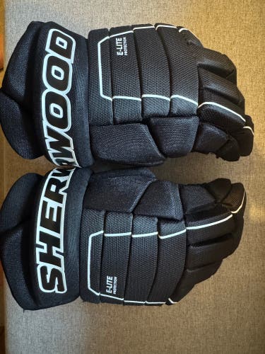 Sher-Wood HOF 5030 Gloves 13" (Used)