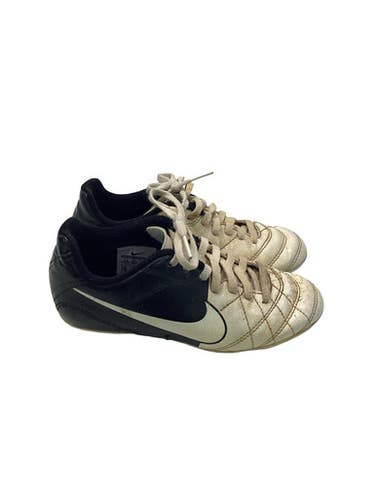 Used Nike Soccer Cleats Black And White Youth 13.0 11347-S000268647