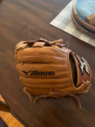 2015 Mizuno Global Elite RH Infield Baseball Glove 11.5" (Used)