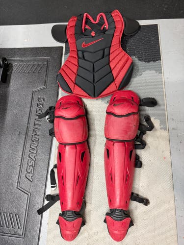 Nike Diamond Elite 17” Southern California Team Issued Catcher's Set (Used)