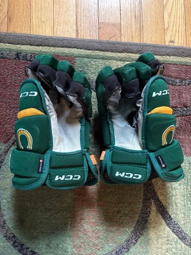 CCM Skidmore Men’s Ice Hockey  Gloves 14" (Used)