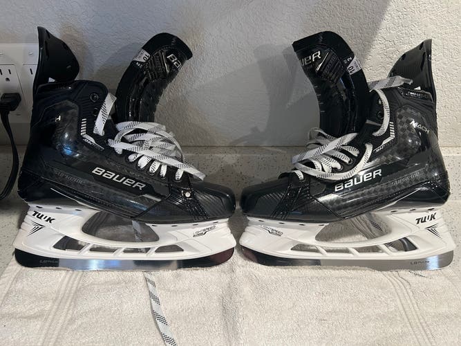 2022 Bauer Supreme Mach Hockey Skates Regular Width 10 (Used)