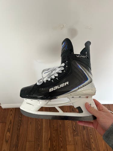 2025 Bauer Vapor Flylite Hockey Skates Wide Width 8 (Used)
